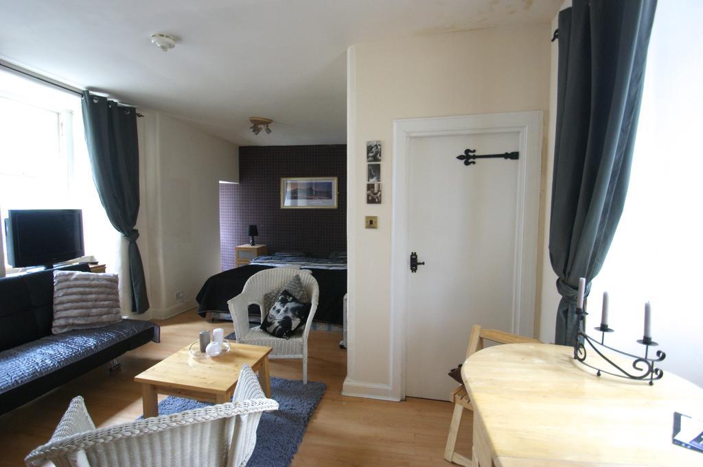 Royal Mile Group Apartments إدنبرة الغرفة الصورة