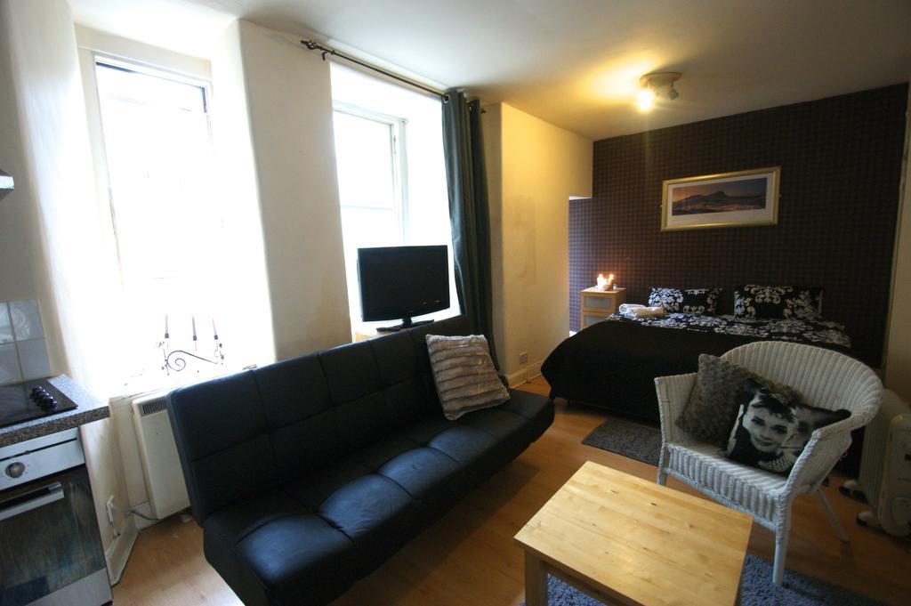Royal Mile Group Apartments إدنبرة الغرفة الصورة